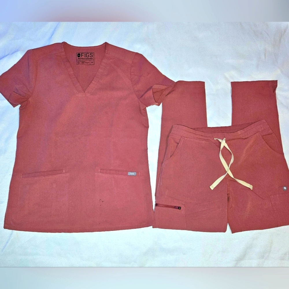 Figs Scrub Set in Mauve size Xsmall Petite *Flaw - Picture 1 of 3